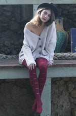 Meia-calça com estampa bordô Zohara "Daydreaming"